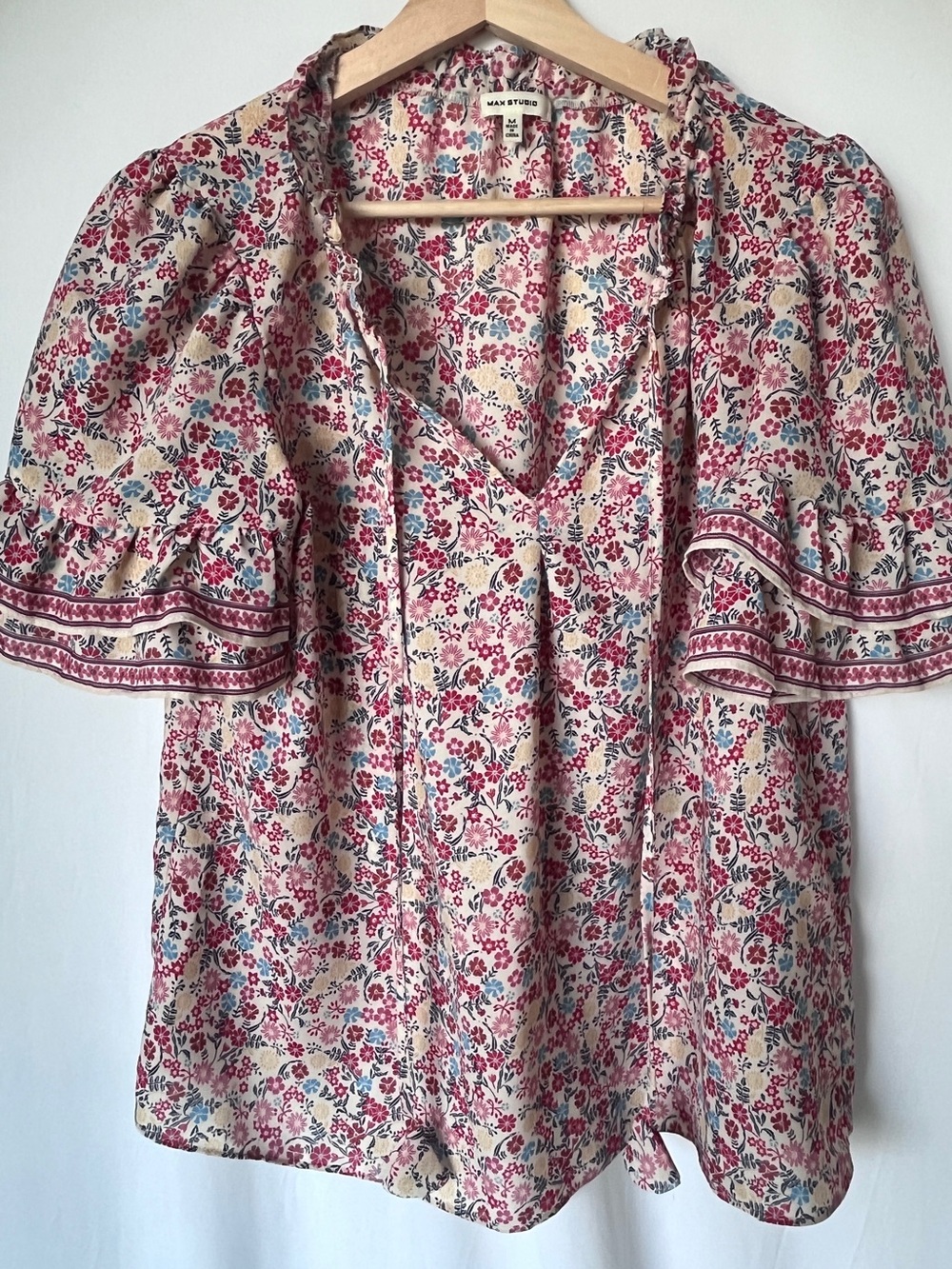 Max Studio - Floral V-Neck Ruffle Sleeve Blouse